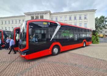 Stalowa Wola: Kolejne 3 nowe autobusy elektryczne jeżdżą po mieście