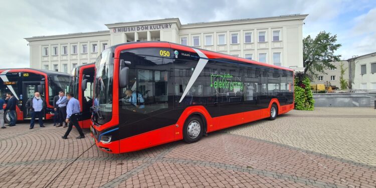 Stalowa Wola: Kolejne 3 nowe autobusy elektryczne jeżdżą po mieście