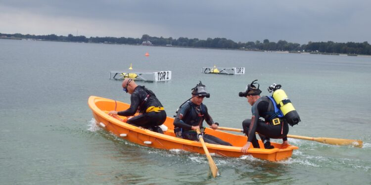 Tarnobrzeg. Strażacy rywalizowali na Jeziorze Tarnobrzeskim