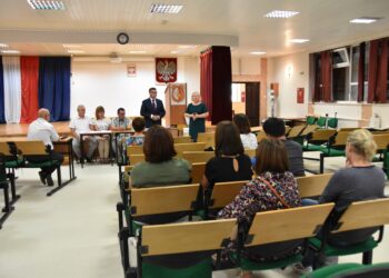 Stalowa Wola: Pracownicy oświaty spotkali się z przewodniczący Krajowej Sekcji Oświaty i Wychowania NSZZ 'Solidarność’