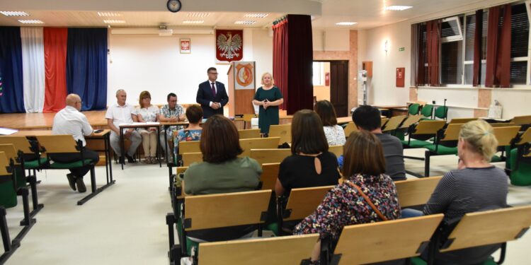 Stalowa Wola: Pracownicy oświaty spotkali się z przewodniczący Krajowej Sekcji Oświaty i Wychowania NSZZ 'Solidarność’