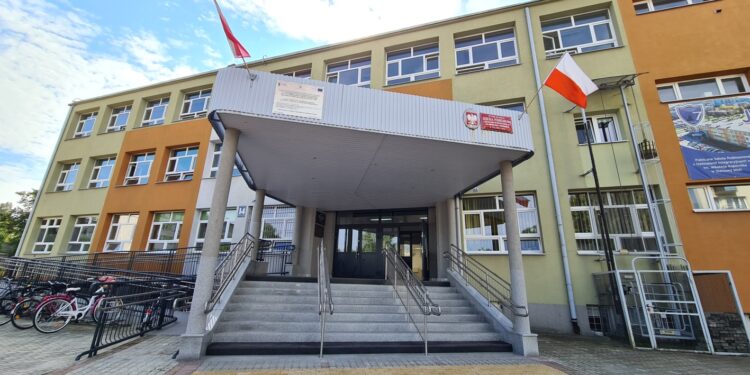 Stalowa Wola: PSP7 już dostępną szkołą