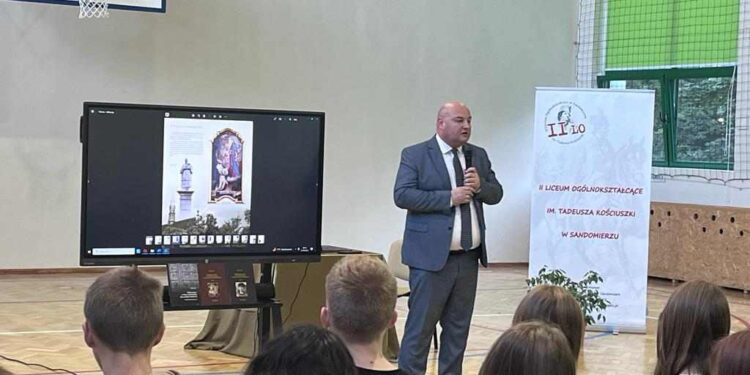 Sandomierz: O Mistrzu Wincentym do młodzieży.