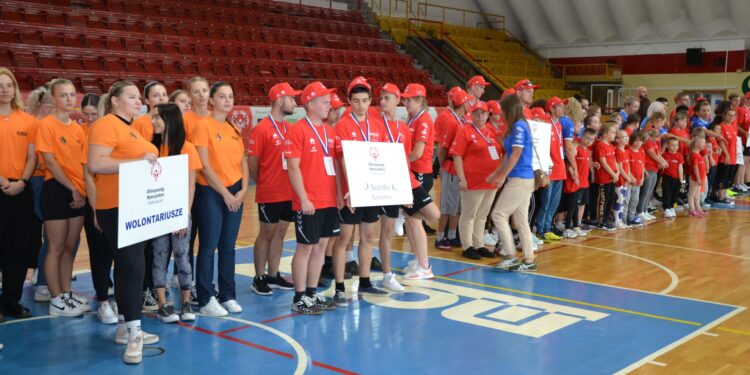 Stalowa Wola: Ruszył piknik BądźFIT Olimpiad Specjalnych Polska