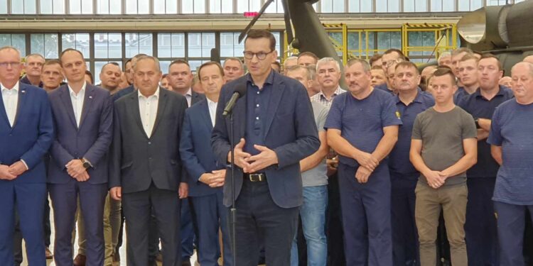 Mielec: Prezes Rady Ministrów Mateusz Morawiecki wizytował PZL.
