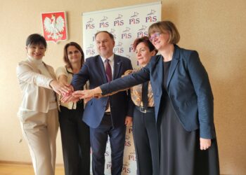 Sandomierz: Inwestycje w oświacie – pieniądze dla szkół stowarzyszeniowych.