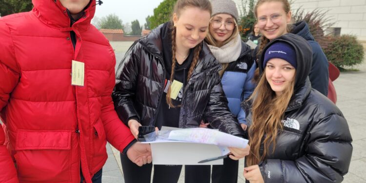 Sandomierz: „Sandomierz CRIME STORY” – młodzież walczy o udział w zdjęciach do „Ojca Mateusza”.