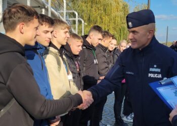 Sandomierz: „Dołącz do nas, zostań policjantem” – niezwykła gra na Starówce.