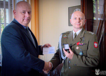 Warszawa: Odznaka 10 ŚBOT w Muzeum Wojska Polskiego.