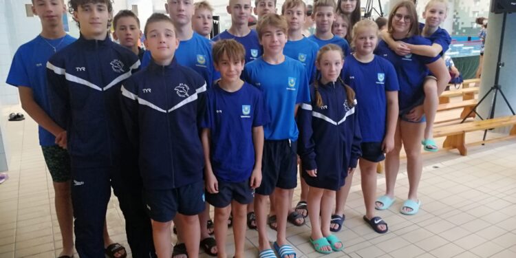 Tarnobrzeg: 23 medale UKS Delfin Tarnobrzeg na Zawodach Pływackich w Ropczycach