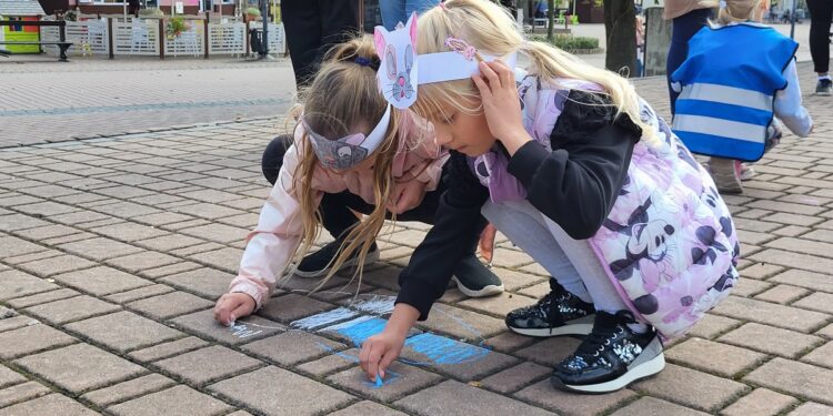 Tarnobrzeg. Rysowali kotka z wiersza Stanisława Jachowicza
