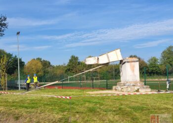 Staszów. W Łubnicach zdemontowano sowiecki pomnik
