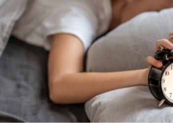 Jak przetrwać zmianę czasu?