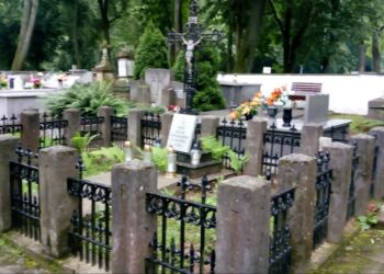 Opatów: Kwesta na ratowanie cennych nagrobków.