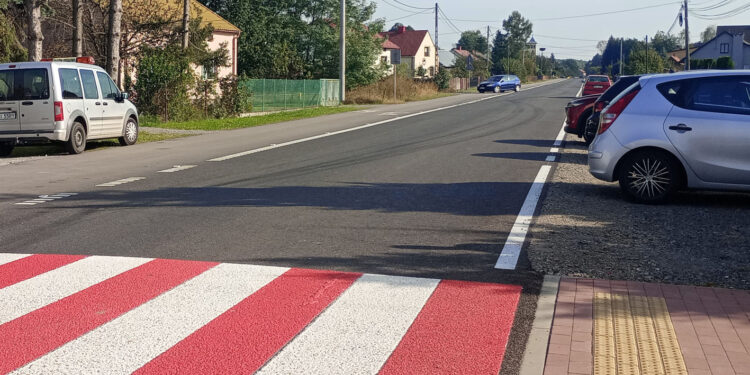 Bystre: Podsumowanie przebudowy drogi 1074 r i budowy ścieżki pieszo-rowerowej.