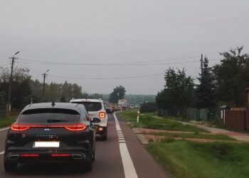 Nowa Dęba. Korki na krajowej dziewiątce