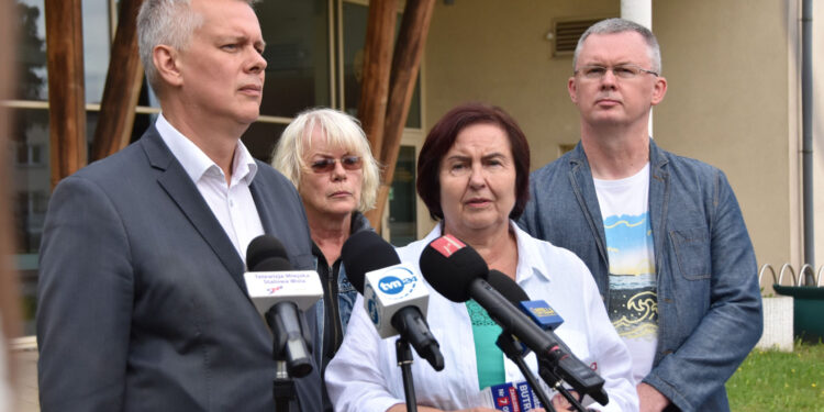 Stalowa Wola: Tomasz Siemoniak na konferencji KO o zbrojeniówce.