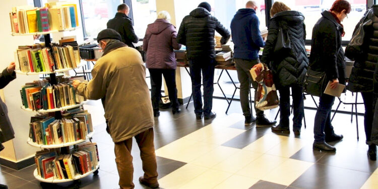 Stalowa Wola: Kiermasz taniej książki w Bibliotece Głównej