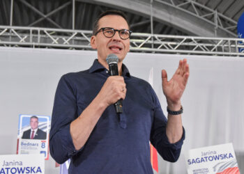 Stalowa Wola: Wizytą w Stalowej Woli premier Morawiecki zakończył serię poniedziałkowych spotkań przedwyborczych