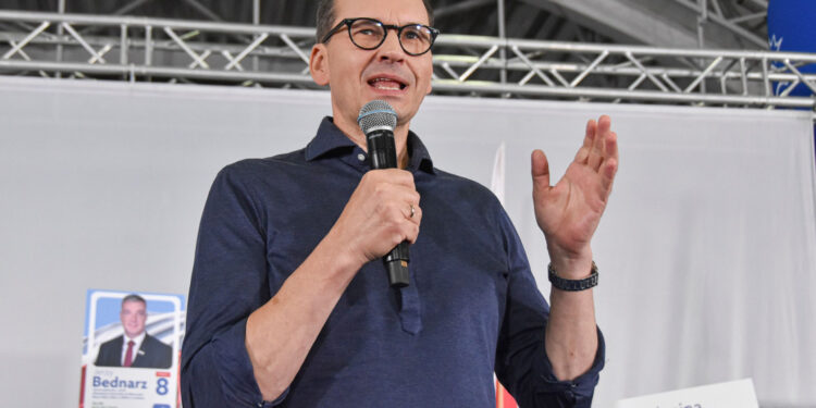 Stalowa Wola: Wizytą w Stalowej Woli premier Morawiecki zakończył serię poniedziałkowych spotkań przedwyborczych