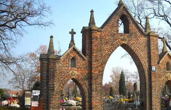 Stalowa Wola: Kwesta na rzecz ratowania zabytkowych nagrobków na obu cmentarzach