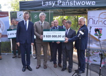 Stalowa Wola: Wizytą w Stalowej Woli premier Morawiecki zakończył serię poniedziałkowych spotkań przedwyborczych