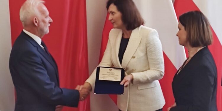 Tarnobrzeg. Prezydent z tytułem „Podkarpacki Samorządowiec przyjaciel Seniorów”