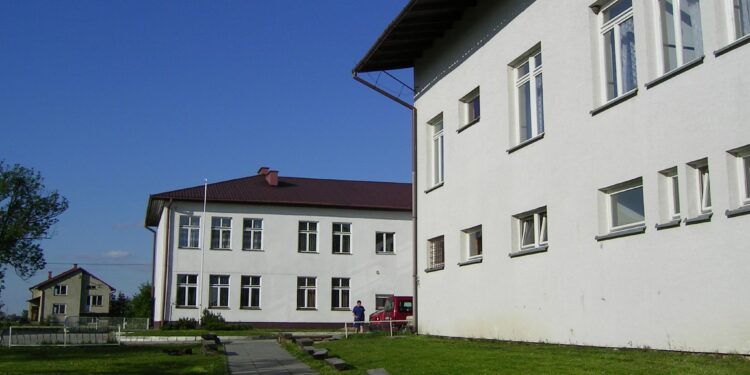 Mielec: Termomodernizacja budynku Zespołu Szkół w Woli Mieleckiej