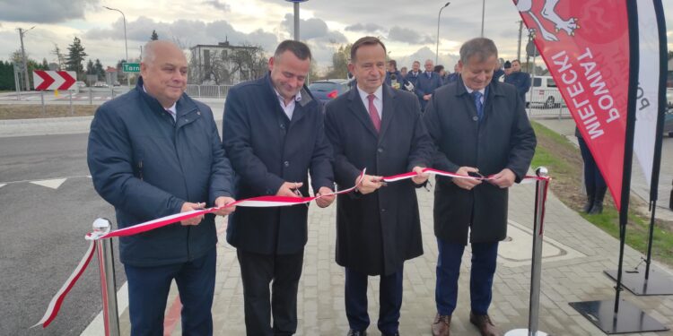 Mielec: Już oficjalnie otwarte rondo w Woli Mieleckiej.