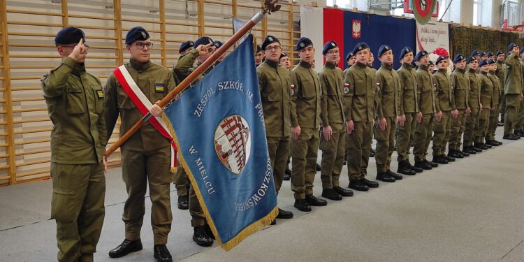 Mielec: Ślubowanie uczniów klasy wojskowej
