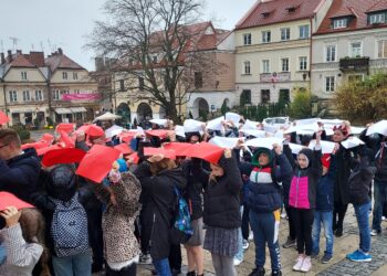 Sandomierz: Na rynku powstanie żywa biało-czerwona flaga.