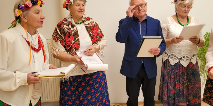 Sandomierz: Radość i muzyka od UTW dla DPS.
