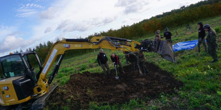 Krzcin: Eksploratorzy odkryli niemiecki bombowiec i ludzkie szczątki.