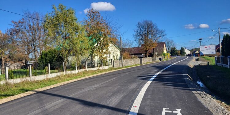 Baranów Sandomierski. Droga w Durdach już po remoncie