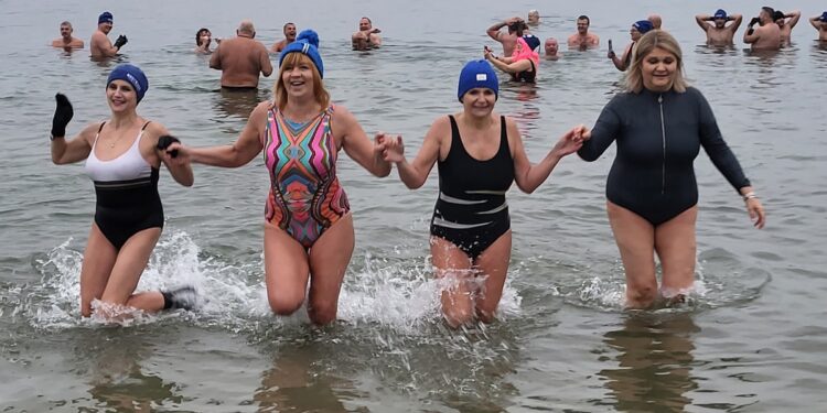 Tarnobrzeg. Morsy oficjalnie rozpoczęły sezon