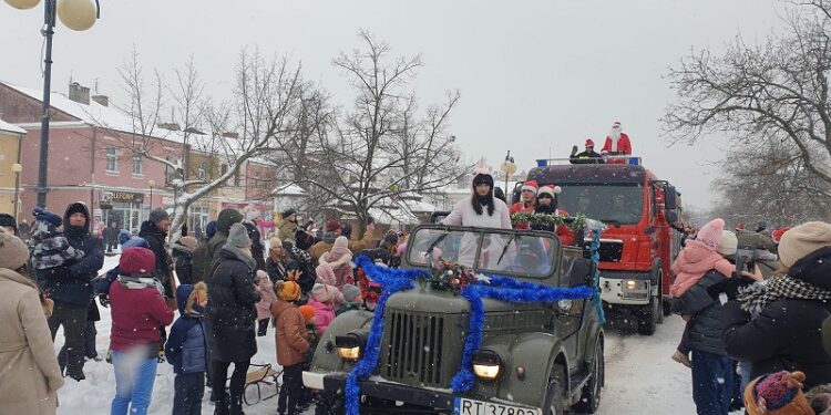 Tarnobrzeg. Jubileuszowa Parada Mikołajów
