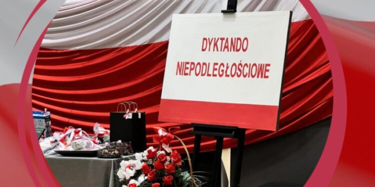 Mielec:   Niepodległościowe Dyktando w Domu Kultury SCK 