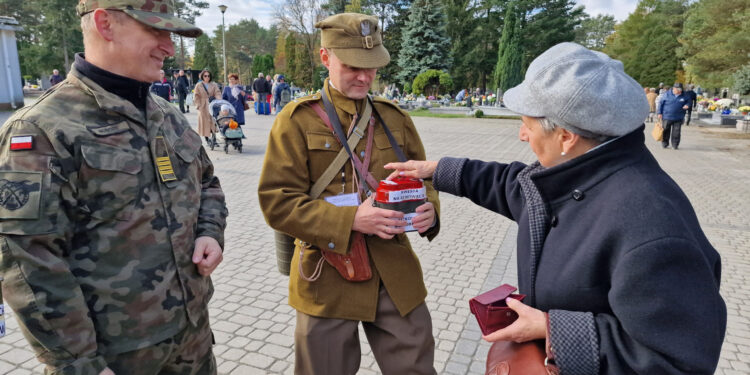 Stalowa Wola: Rekordowa kwesta na ratowanie zabytkowych nagrobków