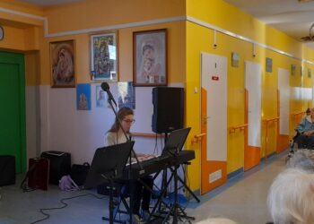 Tarnobrzeg. Goście i wspólne świętowanie w Zakładzie Pielęgnacyjno-Opiekuńczym