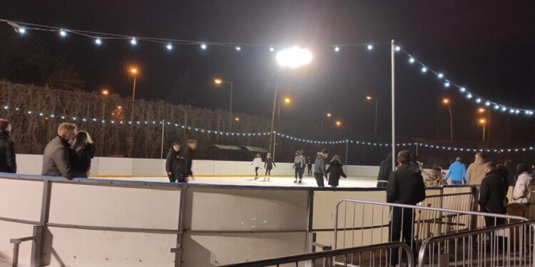 Mielec: Sztuczne lodowisko