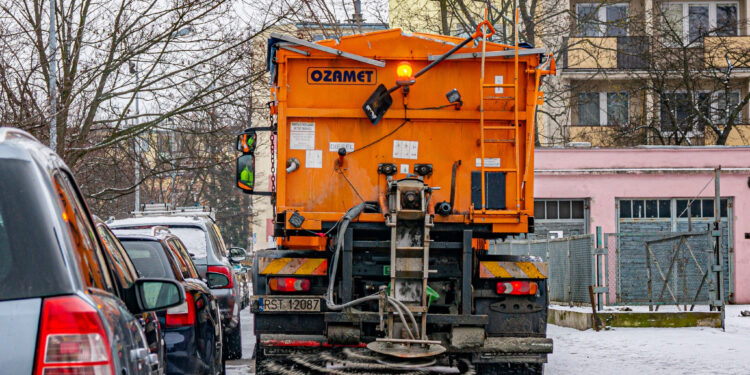 Stalowa Wola: MZK gotowy na opady śniegu na drogach gminnych w mieście