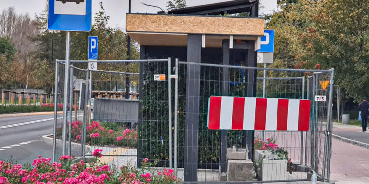 Stalowa Wola: Podróżni niecierpliwią się z powodu braku dostępu do przystanków