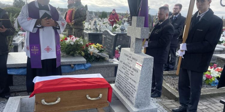 Łoniów: Żołnierz Niezłomny Władysław Żwirek spoczął w rodzinnym grobie.