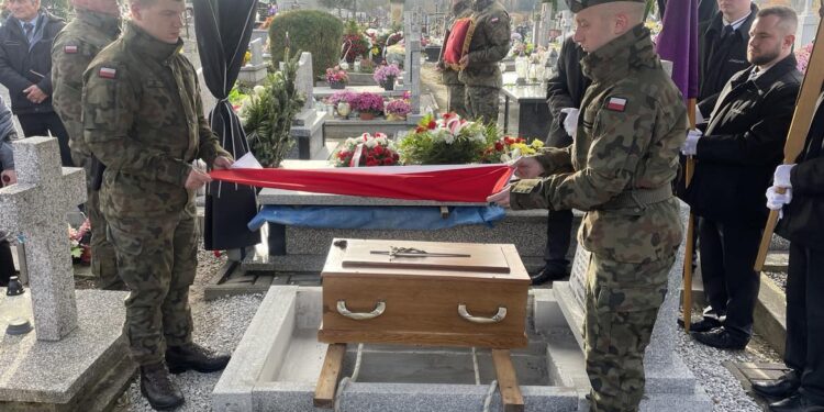 Łoniów: Żołnierz Niezłomny Władysław Żwirek spoczął w rodzinnym grobie.