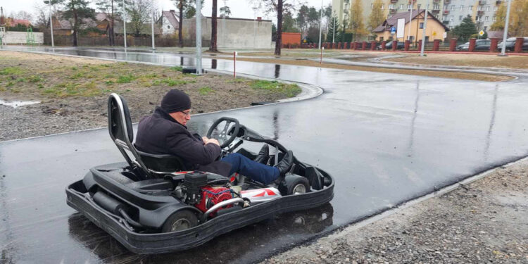 Rudnik: Uczniowie Zespołu Szkół doczekali się boiska wielofunkcyjnego i toru gokartowego.