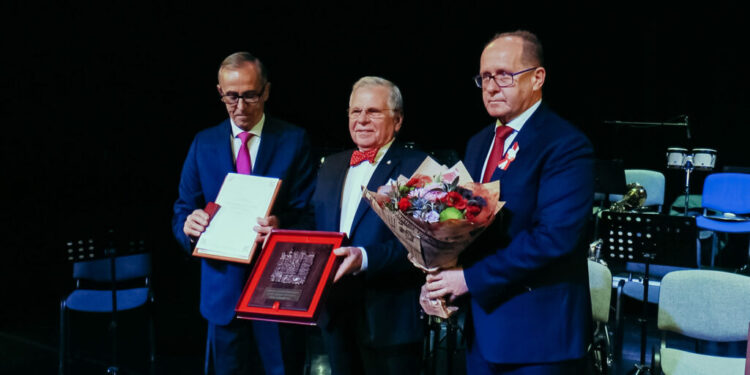 Dębica: Wręczono tytuły Honorowy Obywatel Dębicy i Zasłużony dla Miasta Dębica