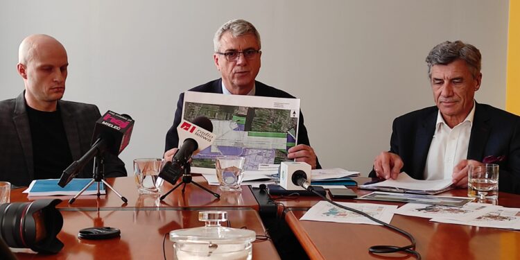 Mielec: Trzeba rozmawiać a nie wstrzymywać