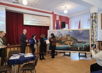 Sandomierz: Wspaniały prezent od kieleckiego Plastyka dla sandomierskiej Marmolady.