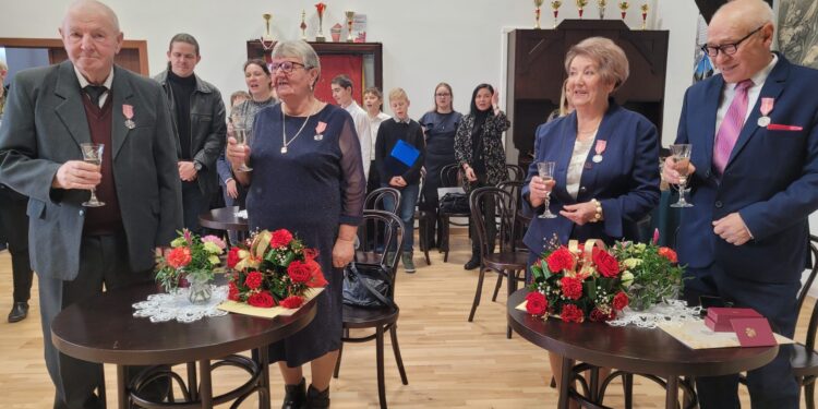 Zawichost: Pół wieku razem – jubileusz złotych godów w zabytkowej strażnicy.