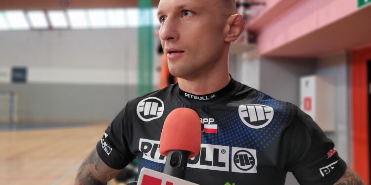 Sandomierz: Zawodnik KSW Jacek „Siexa” Gać dzielił się doświadczeniem.